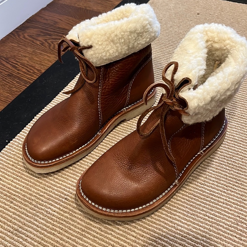 Like new Arhus boots 10/41